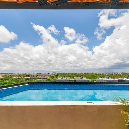 2 Bedroom With Direct Walk-Out To Pool, Sauna, And Gym
