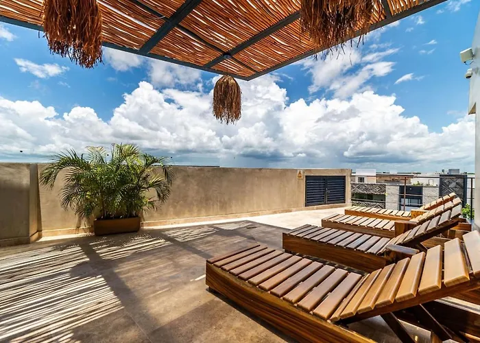 2 Bedroom With Direct Walk-out To Pool, Sauna, And Gym Apartment