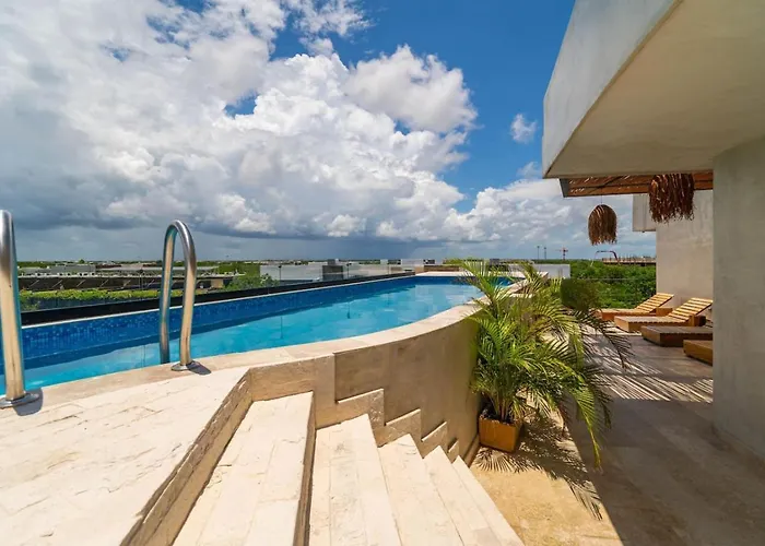 Apartment 2 Bedroom With Direct Walk-out To Pool, Sauna, And Gym *