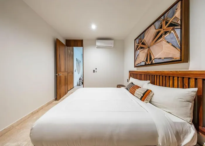 2 Bedroom With Direct Walk-out To Pool, Sauna, And Gym *