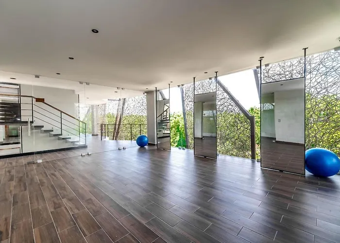 2 Bedroom With Direct Walk-out To Pool, Sauna, And Gym