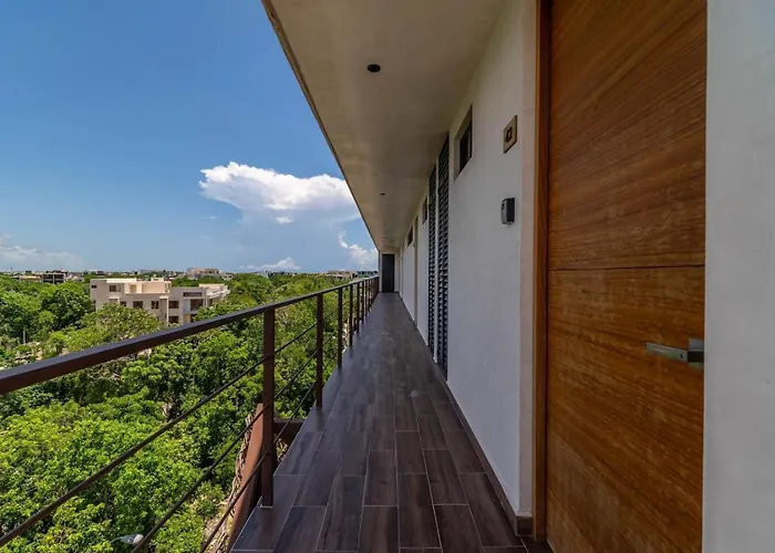 2 Bedroom With Direct Walk-out To Pool, Sauna, And Gym Apartment