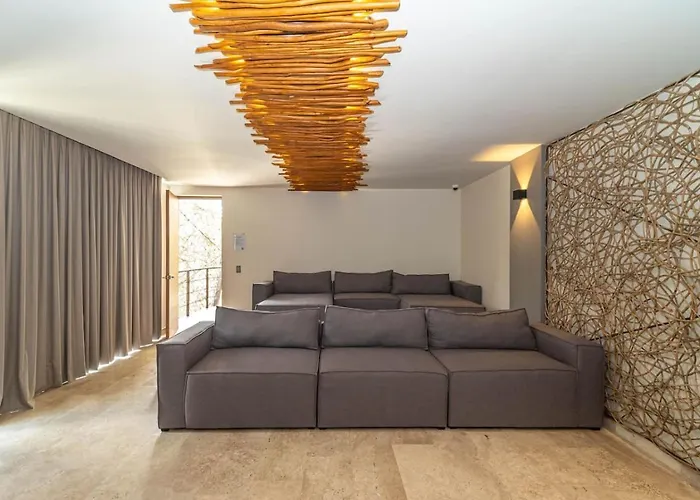 2 Bedroom With Direct Walk-out To Pool, Sauna, And Gym Apartment *