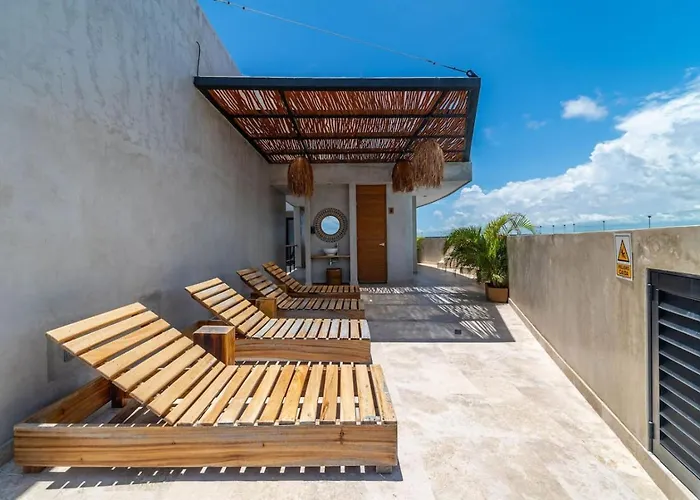 2 Bedroom With Direct Walk-out To Pool, Sauna, And Gym *