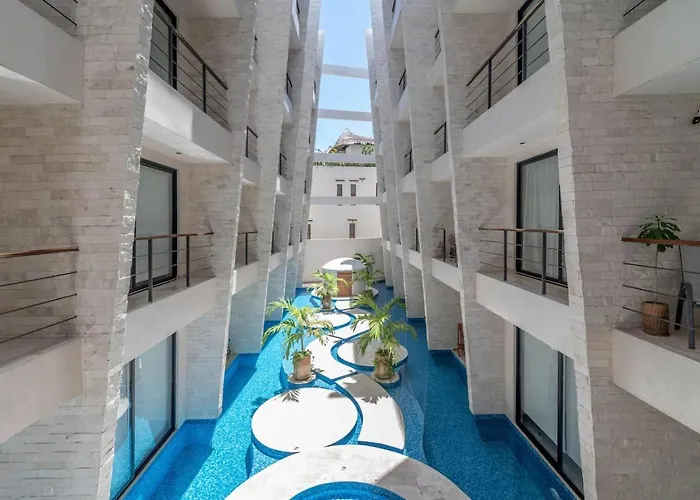 2 Bedroom With Direct Walk-out To Pool, Sauna, And Gym Apartment *