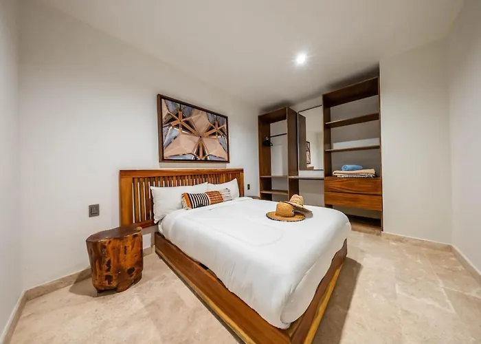 2 Bedroom With Direct Walk-out To Pool, Sauna, And Gym *