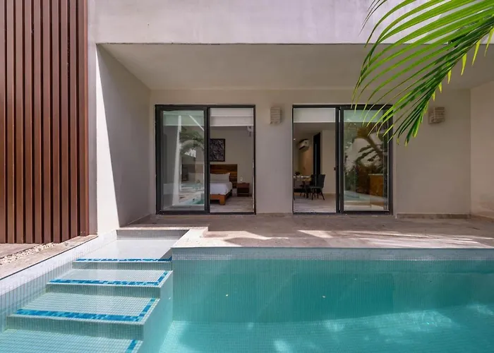 2 Bedroom With Direct Walk-out To Pool, Sauna, And Gym