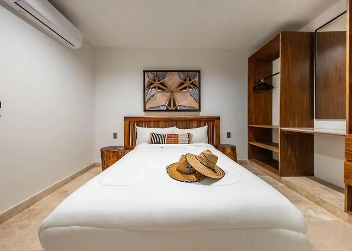 2 Bedroom With Direct Walk-out To Pool, Sauna, And Gym Apartment