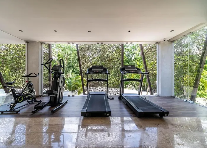 Apartment 2 Bedroom With Direct Walk-out To Pool, Sauna, And Gym *