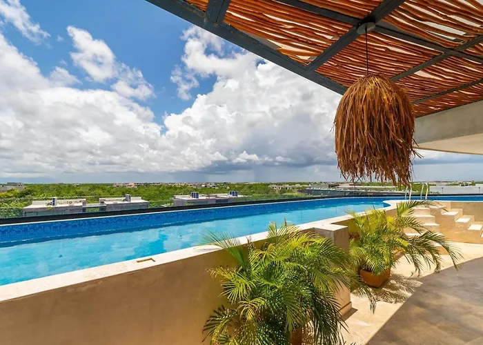 2 Bedroom With Direct Walk-out To Pool, Sauna, And Gym *