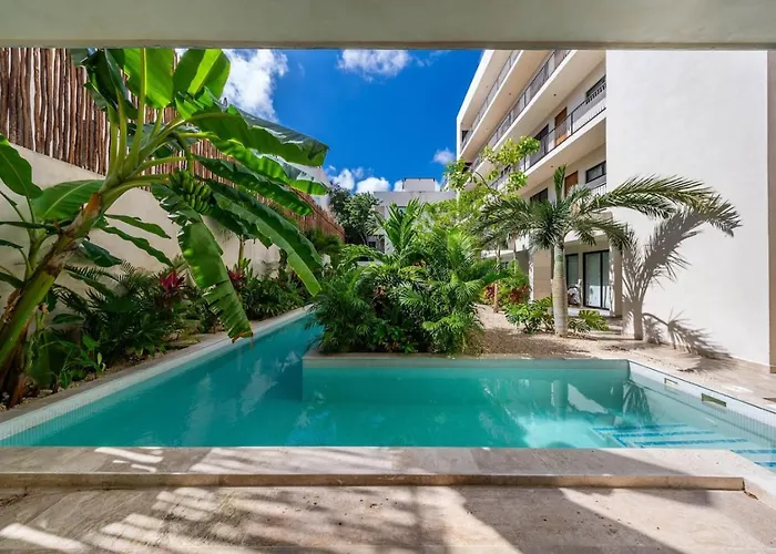 2 Bedroom With Direct Walk-out To Pool, Sauna, And Gym