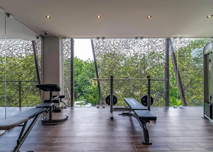 Apartment 2 Bedroom With Direct Walk-out To Pool, Sauna, And Gym *