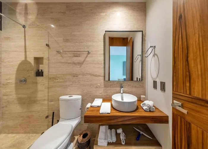 Apartment 2 Bedroom With Direct Walk-out To Pool, Sauna, And Gym