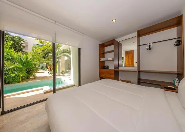 2 Bedroom With Direct Walk-out To Pool, Sauna, And Gym