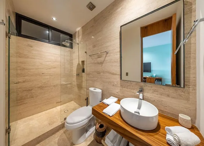 2 Bedroom With Direct Walk-out To Pool, Sauna, And Gym Apartment *