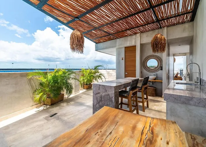 2 Bedroom With Direct Walk-out To Pool, Sauna, And Gym *